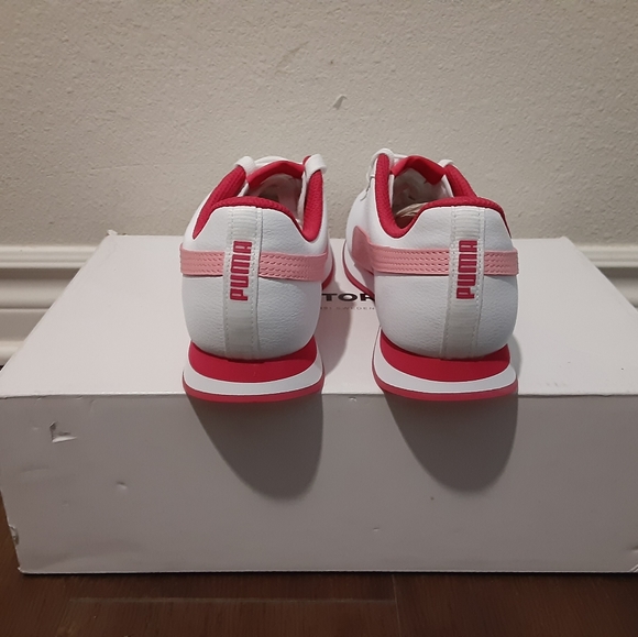 Puma - Picture 4 of 4